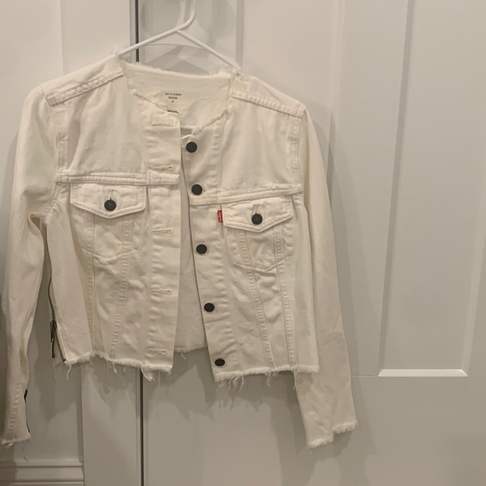 Levi’s white distressed jean jacket